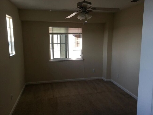Building Photo - 10826 Peony Pl Dr