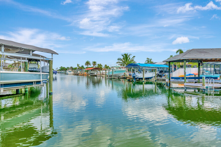 Building Photo - 922 Sago Palm Way