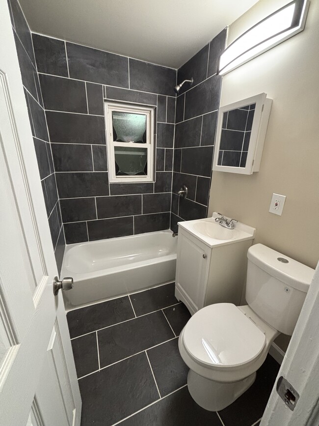 Building Photo - 5729 W 6th Ave