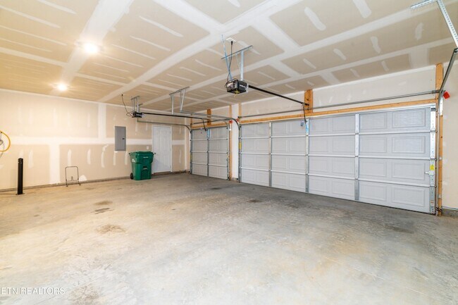 Building Photo - 4714 Willow Bluff Cir