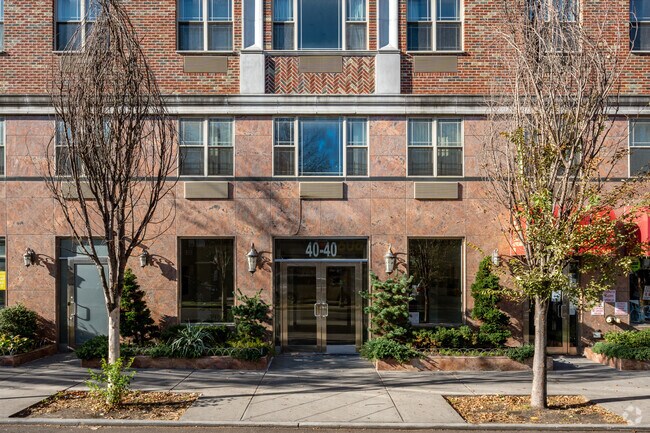 Building Photo - Plaza 75