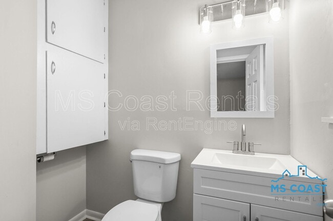 Building Photo - 2121 Alice Dr
