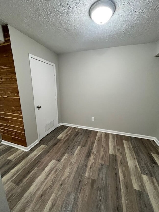 Building Photo - 2 Bedroom, 1.5 Bath Close to Berea College