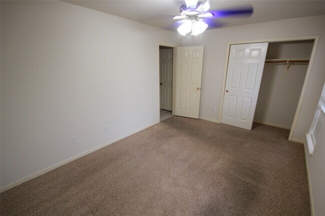 Building Photo - 19055 Village Maple Ct