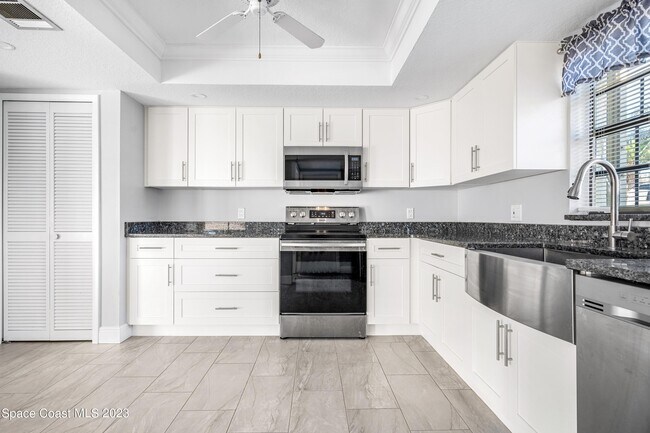 Building Photo - 1080 Park Ridge Pl