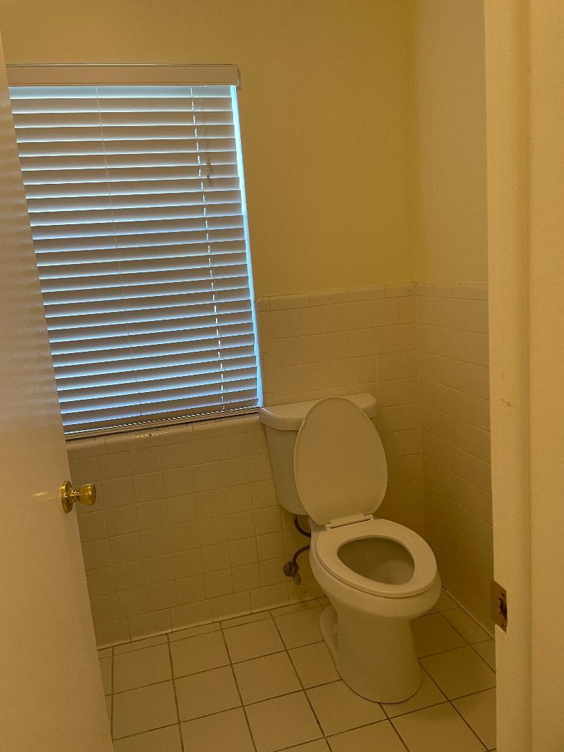 Guest Bath - 1431 Flagler Blvd