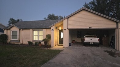 Building Photo - 647 Sagamore Dr
