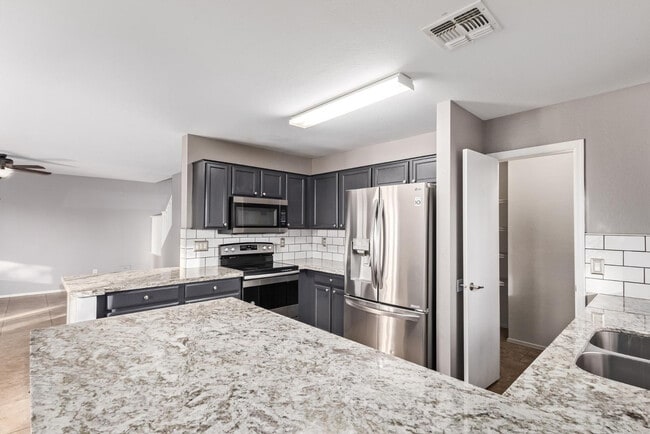 Building Photo - 1368 S 232nd Ave