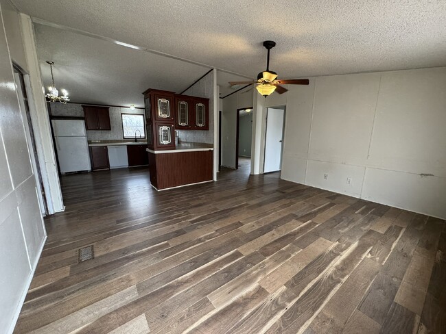 Building Photo - Very nice 3 bedroom 2 bath mobile home wit...