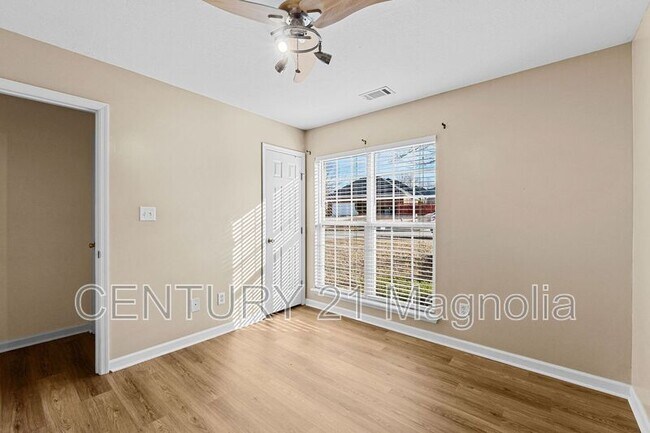 Building Photo - 934 Sedgefield Cir