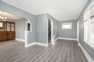 Building Photo - 3 BED, 1 BATH BEAUTIFUL SINGLE-FAMILY HOME IN CLEVELAND!