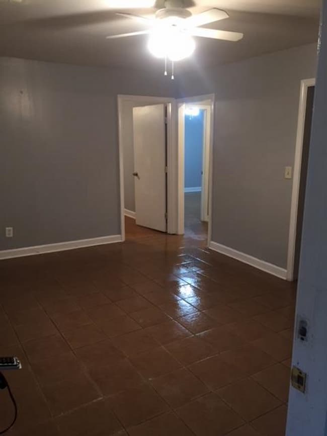 Building Photo - Move In Special – Limited Time Only! Now t...