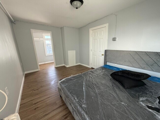 Building Photo - 821 Baltic Ave