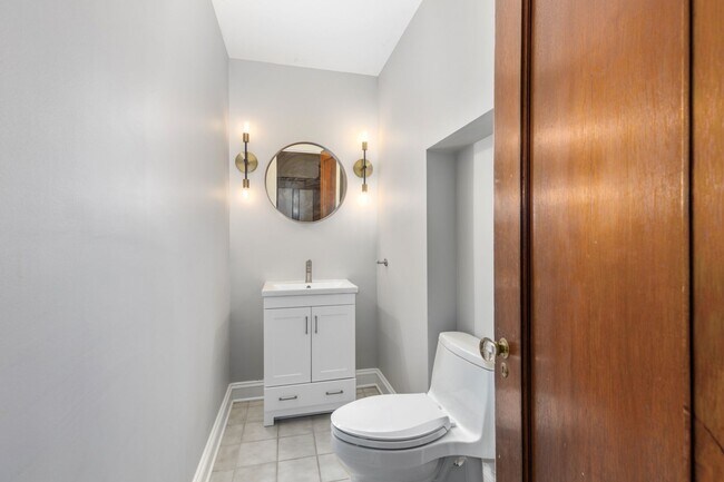 Building Photo - Great Heritage Hill Apartment for Rent