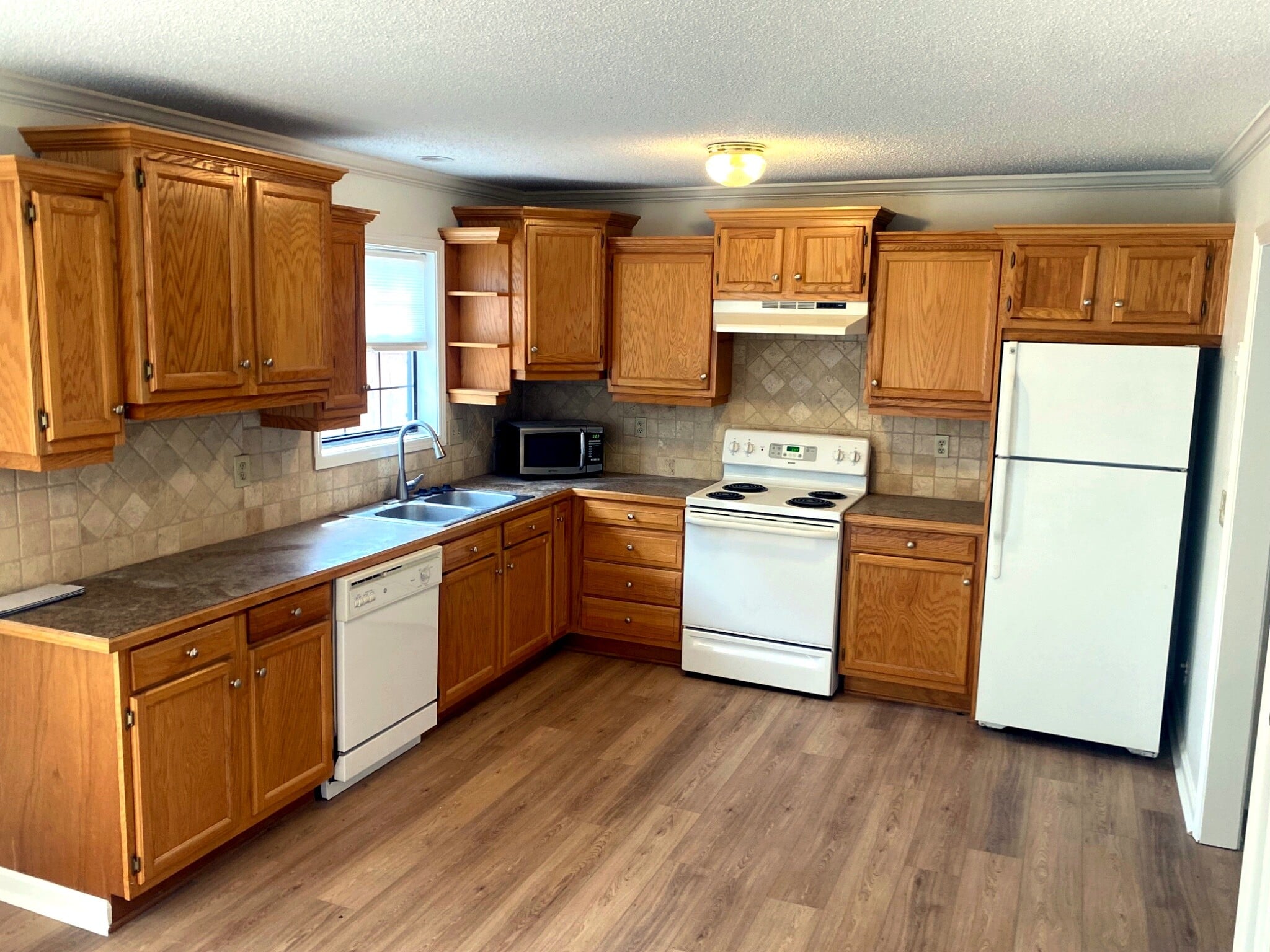 Ample counter space and appliances ready for your home cooked meals. - 7005 Sand Wedge Cir