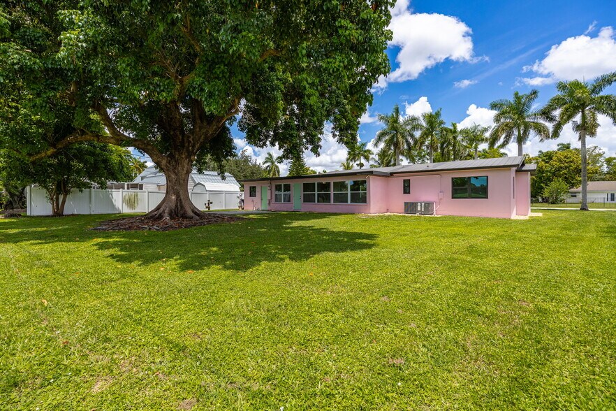 Building Photo - 1442 Olmeda Way