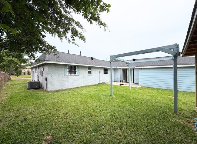 Building Photo - 5503 Bertellis Ln