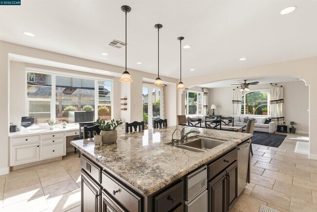 Building Photo - 1041 S Wedgewood Rd