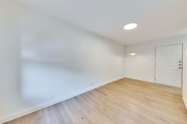 Building Photo - 2020 S Congress Ave