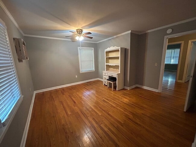 Building Photo - Beautiful updated 4 Bedroom, 3 Bath Ranch ...