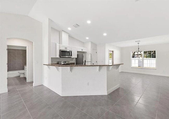 Building Photo - 8961 SE Hwy 42