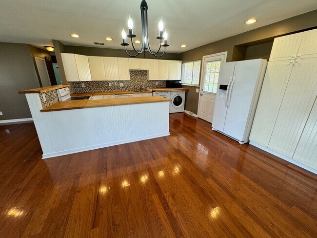 Building Photo - 3 Bedroom- Upper Arlington area