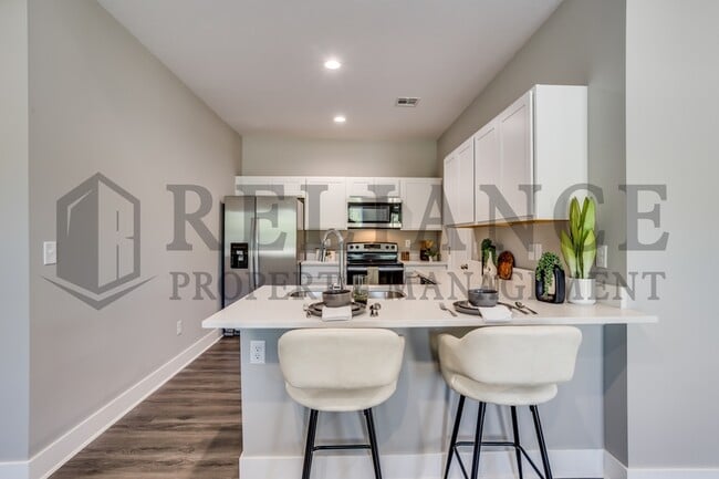 Building Photo - 4928 N Vassar Ave