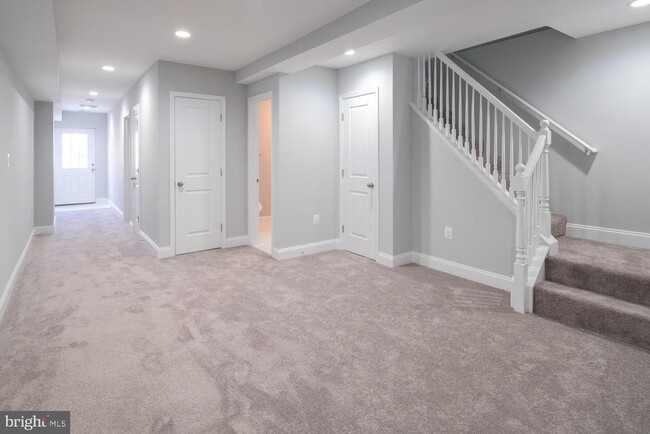 Building Photo - 704 Ingraham St NW