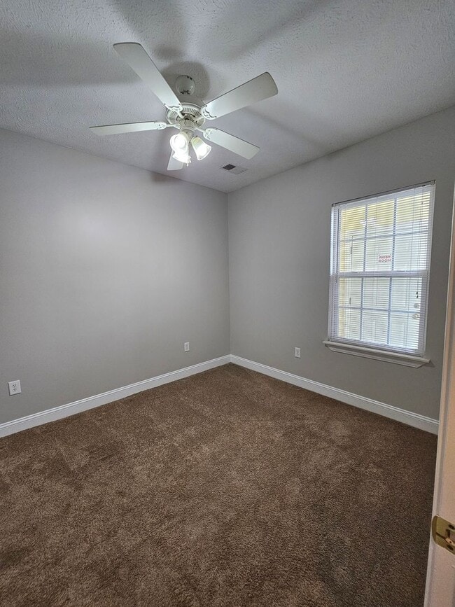 Building Photo - Fountain Pointe 3 bed 2 bath