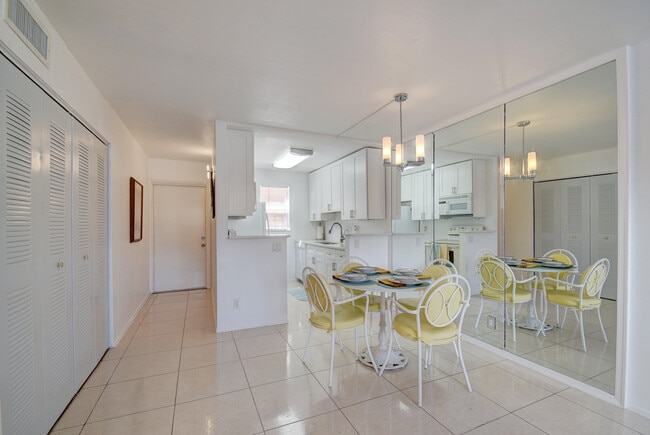 Building Photo - 550 SW 2nd Ave