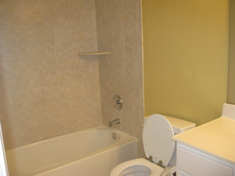 Building Photo - 118 Westwick Ct