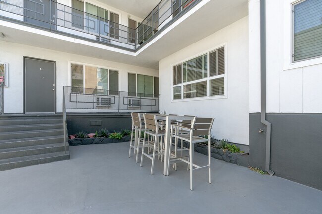 Building Photo - 3850 W 7th St