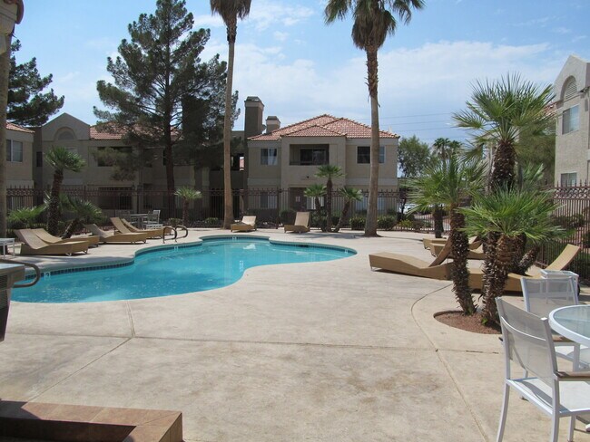 Building Photo - 2 BED 2 BATH DOWNSTAIRS APARTMENT  FOR REN...