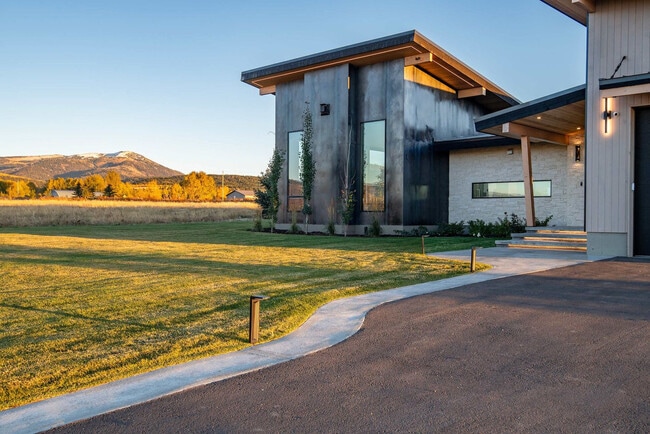 Building Photo - 779 Lucia Ln