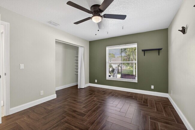 Building Photo - 11646 63rd Ln N