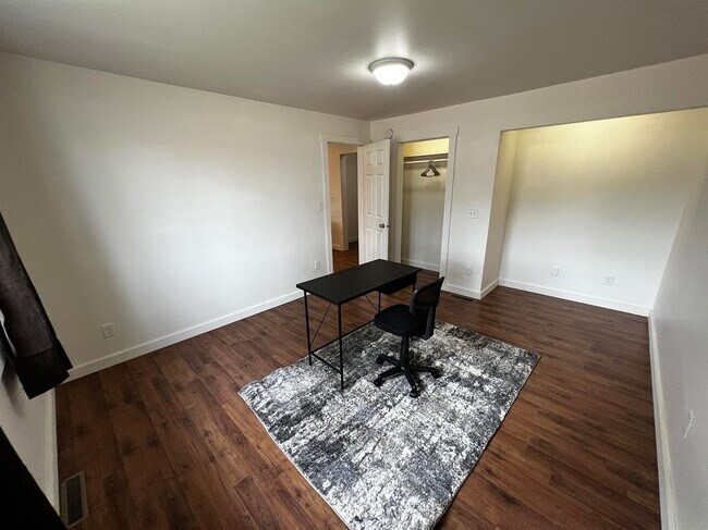 Building Photo - 9197 Cty J-Unit A