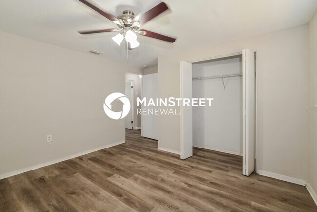 Building Photo - 3 Bedroom Pet-Friendly Home in DELAND, FL with Main Street Renewal