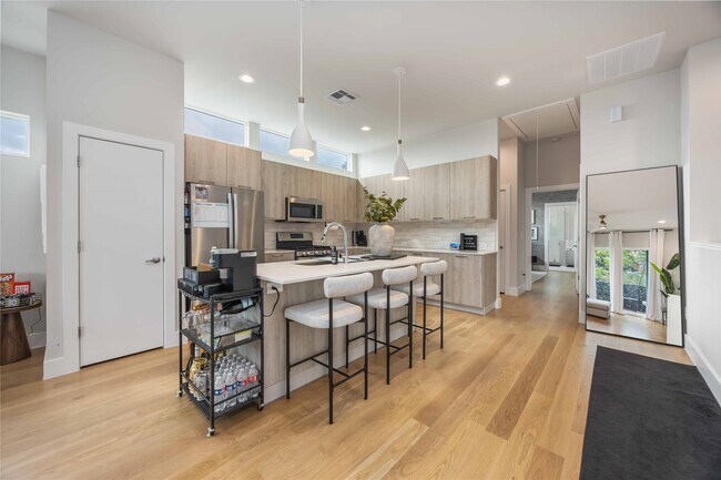 Building Photo - 5310 Suez St