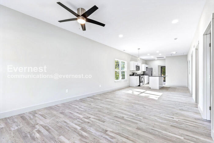 Building Photo - 1617 Roanoke Ave