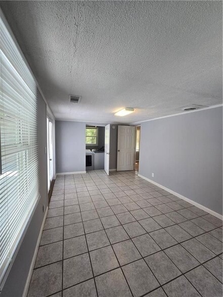 Building Photo - 2971 Belaire Cir