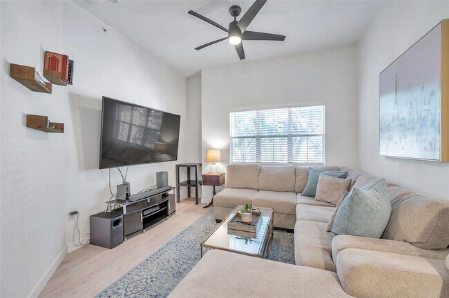 Building Photo - 520 S Armenia Ave