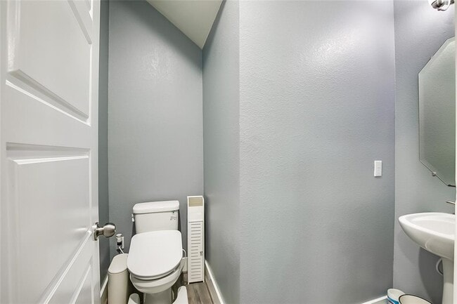 Building Photo - 15912 Cadoz Dr