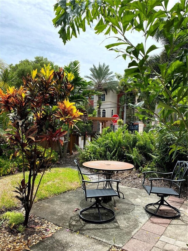 Building Photo - 1101 NE 17th Way