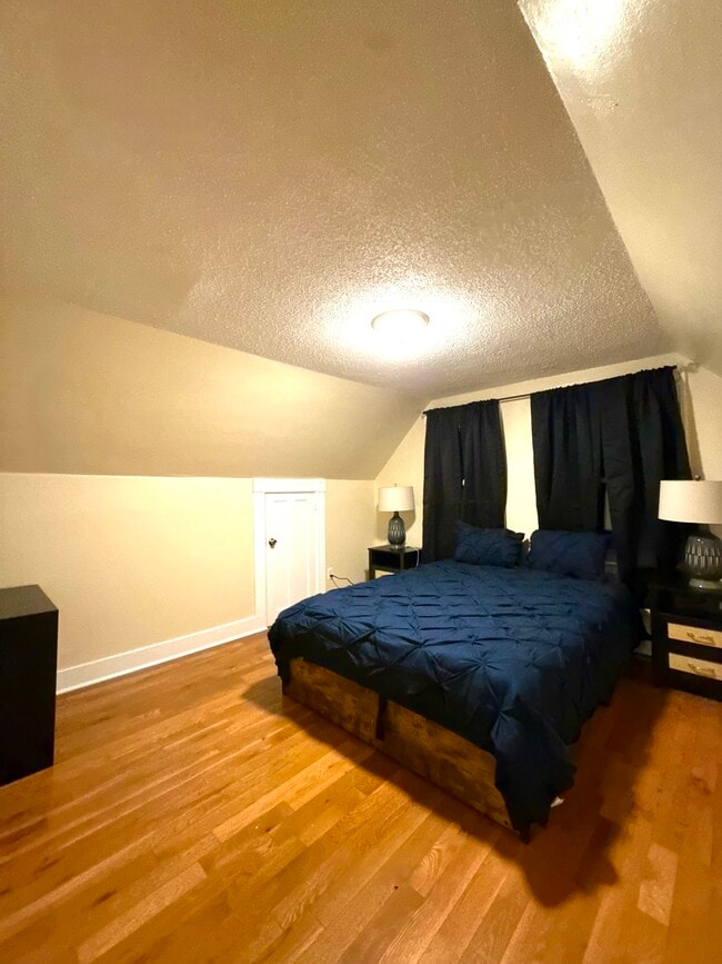 Building Photo - 117 Lloyd St