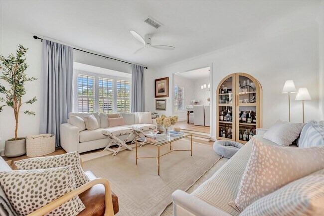 Building Photo - Luxury 5 Bed/4 Bath Pool Home on a Golf Course in Central Sarasota