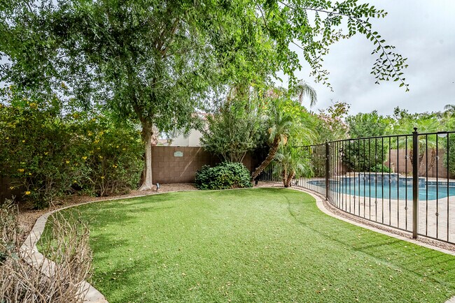 Building Photo - 2744 E Donato Dr