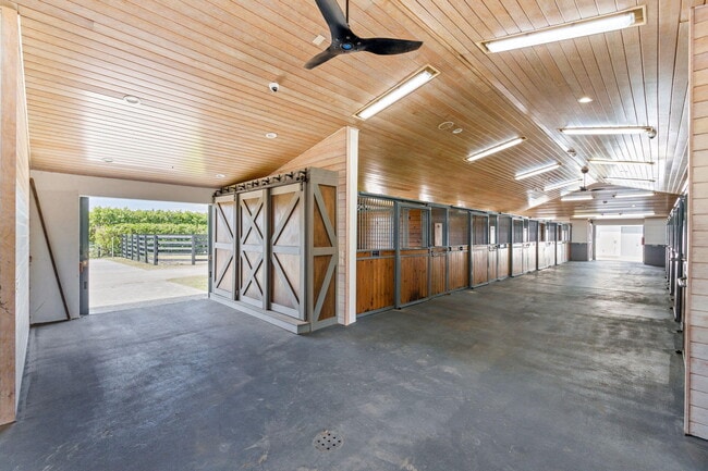 Building Photo - 13155 Southfields Rd