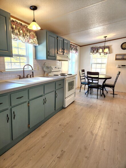 Primary Photo - 25 Blueberry Ln