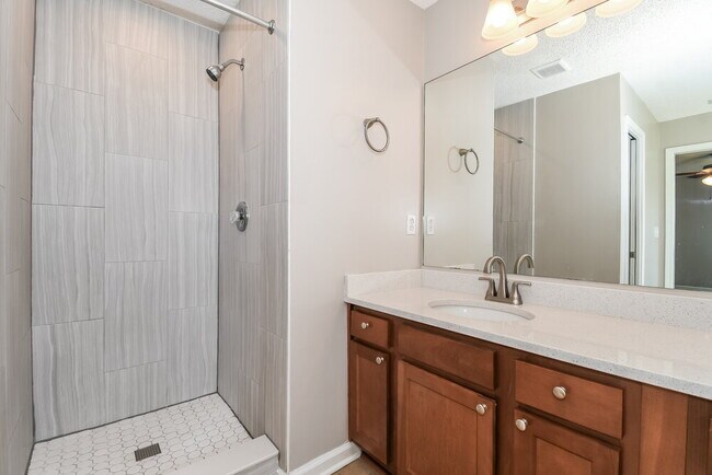 Building Photo - 596 Artesian Ln