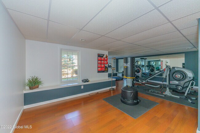 Building Photo - 502 Valley Pointe Dr